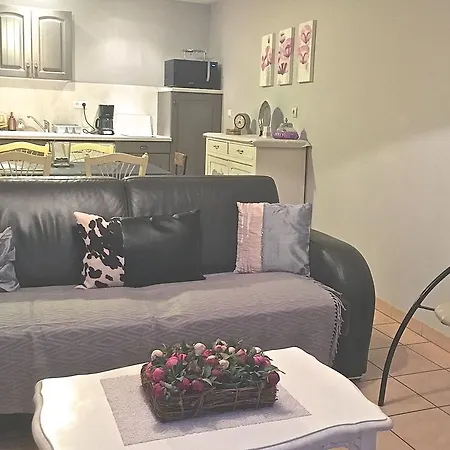 شقة Dans Un Jardin En Ville *