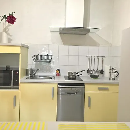 Dans Un Jardin En Ville شقة قرقشونه
