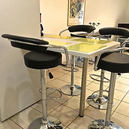 شقة Dans Un Jardin En Ville *