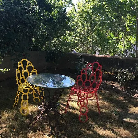 Dans Un Jardin En Ville شقة قرقشونه