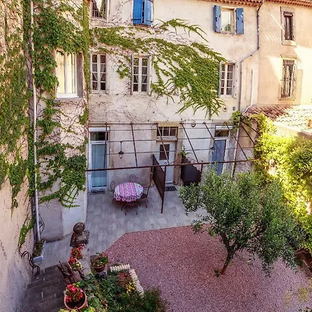 شقة Dans Un Jardin En Ville *