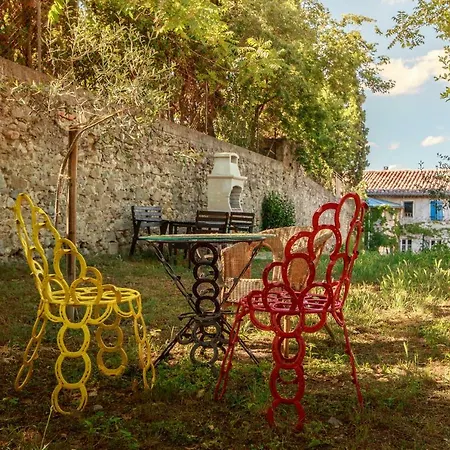 Dans Un Jardin En Ville * قرقشونه