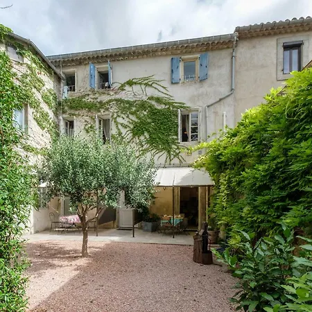 Dans Un Jardin En Ville *