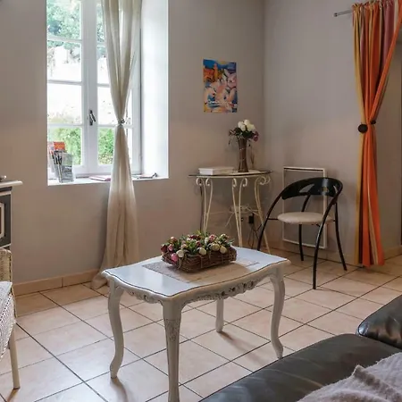 شقة Dans Un Jardin En Ville *