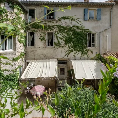 شقة Dans Un Jardin En Ville *