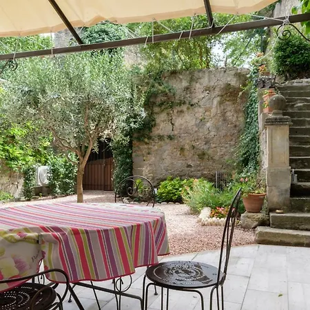Dans Un Jardin En Ville شقة