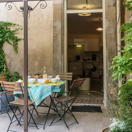Dans Un Jardin En Ville شقة قرقشونه