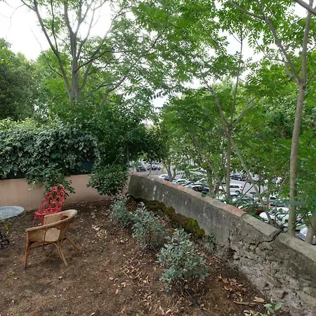شقة Dans Un Jardin En Ville قرقشونه