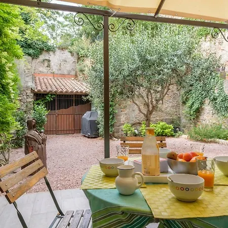 Dans Un Jardin En Ville *